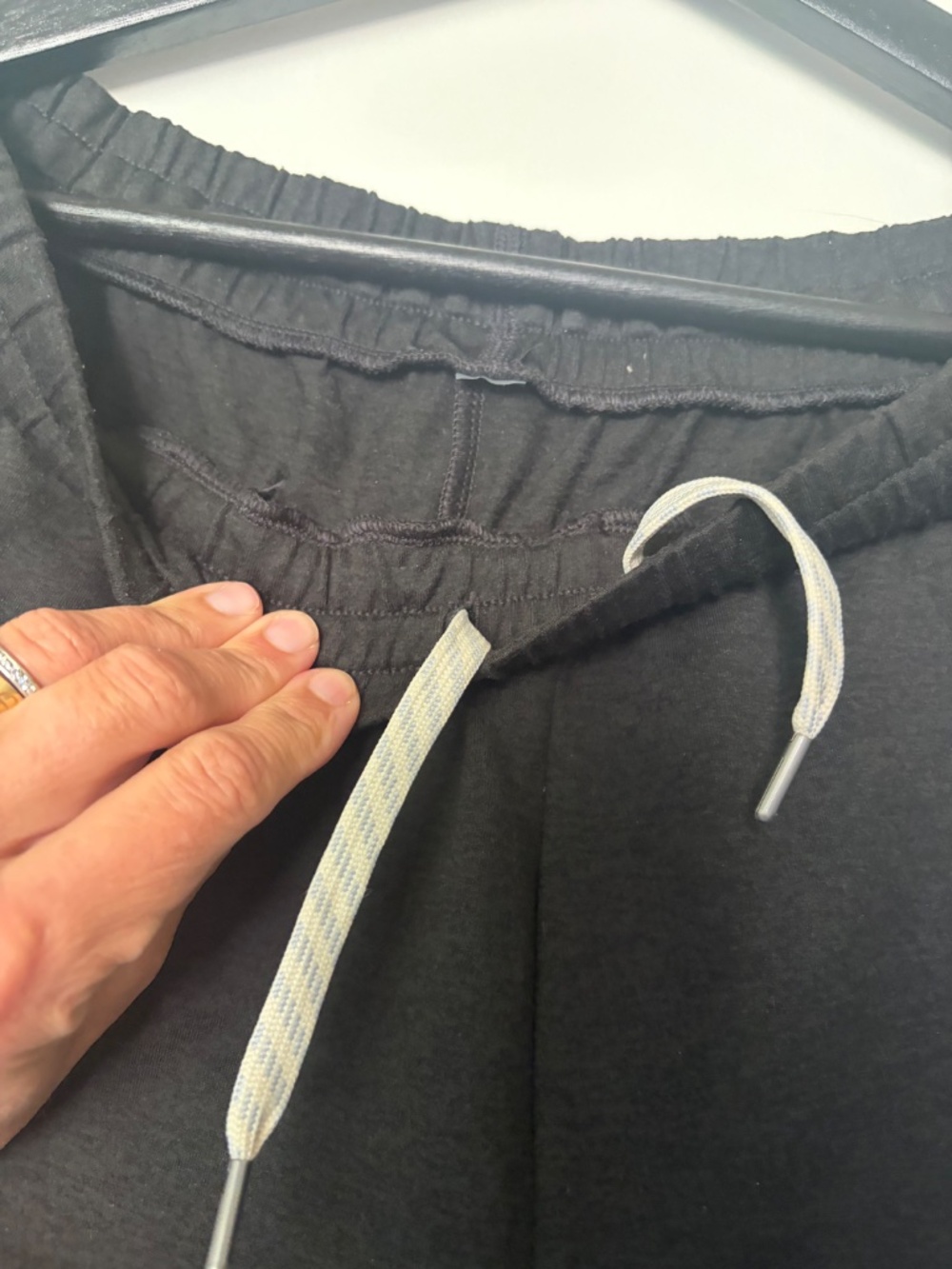 Vuori Women’s Cargo Jogger - Picture 2 of 11